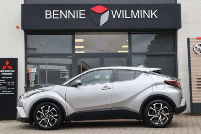 Toyota C-HR (2019) thumbnail 3