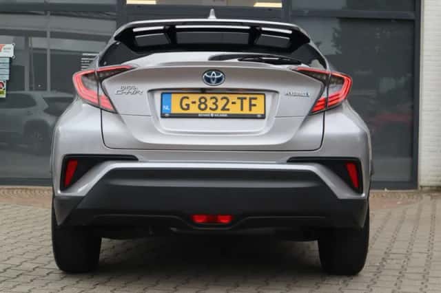 Toyota C-HR (2019) thumbnail 5