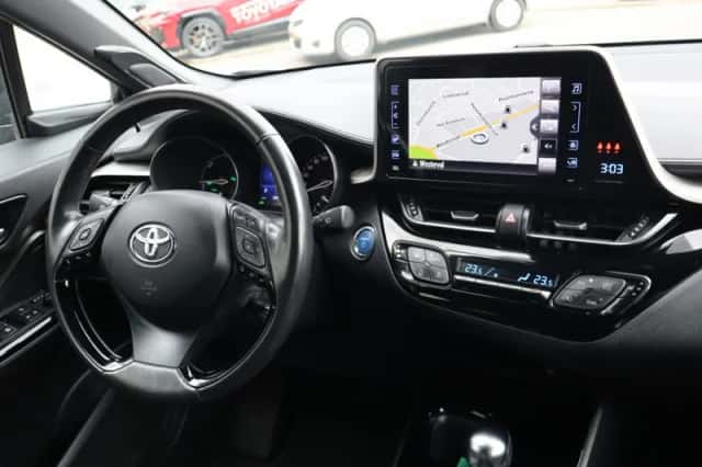 Toyota C-HR (2019) thumbnail 6