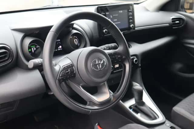 Toyota Yaris (2023) thumbnail 3
