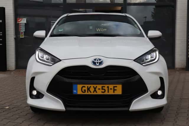 Toyota Yaris (2023) thumbnail 4