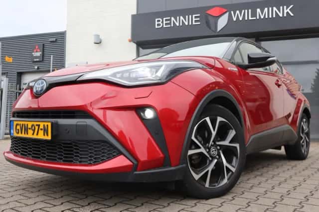 Toyota C-HR (2021) thumbnail 2