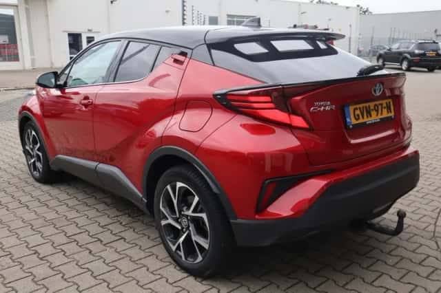 Toyota C-HR (2021) thumbnail 3