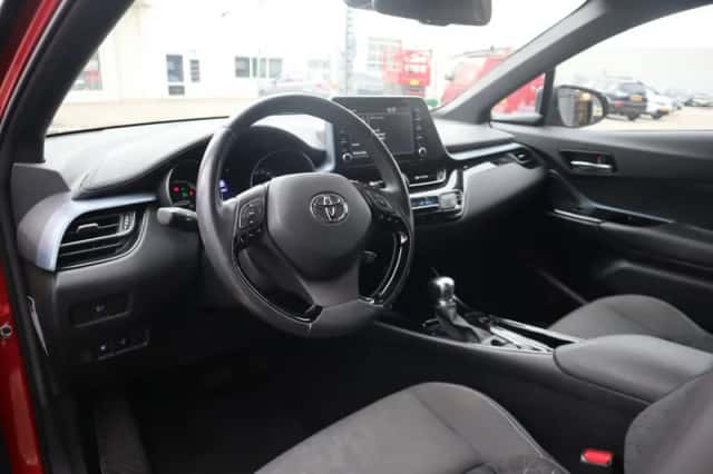 Toyota C-HR (2021) thumbnail 4