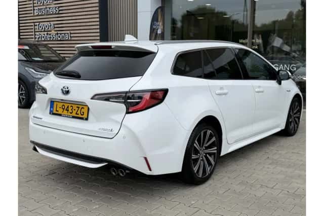 Toyota Corolla (2021) thumbnail 3