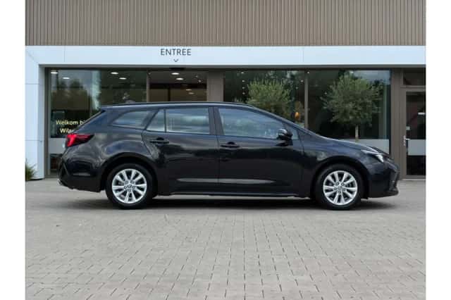 Toyota Corolla (2024) thumbnail 4