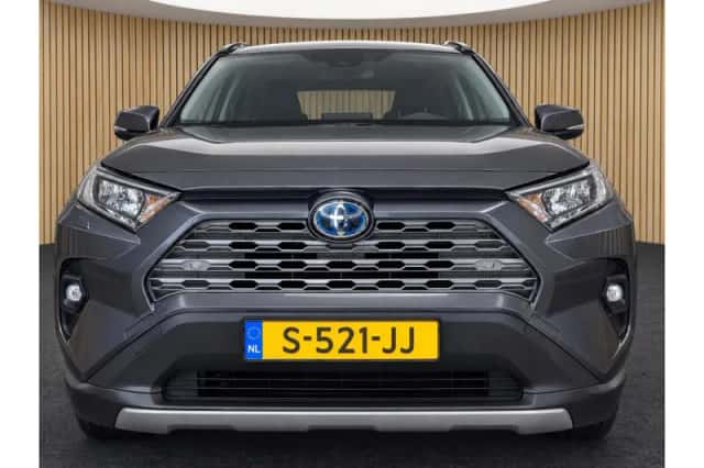 Toyota RAV4 (2023) thumbnail 2