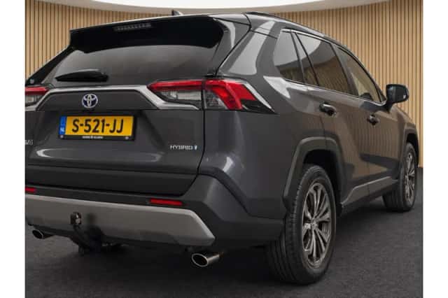 Toyota RAV4 (2023) thumbnail 4