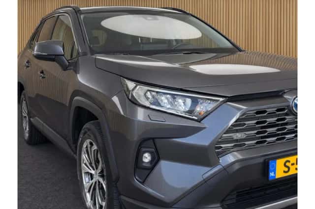 Toyota RAV4 (2023) thumbnail 5