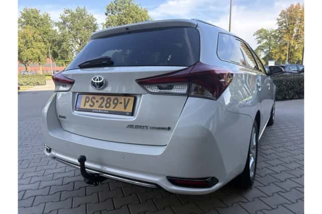 Toyota Auris (2017) thumbnail 3
