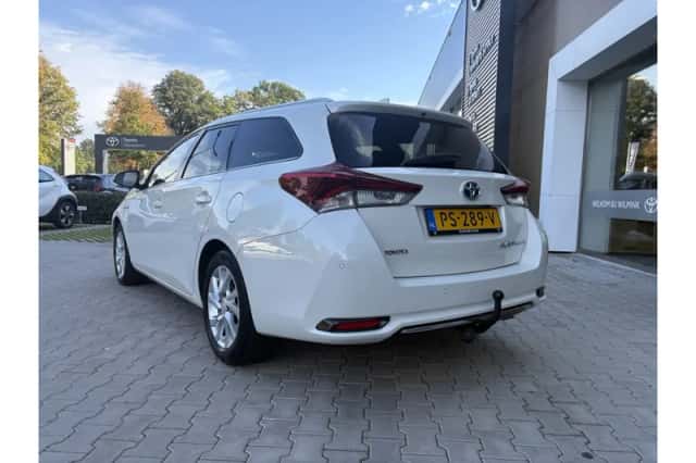 Toyota Auris (2017) thumbnail 4