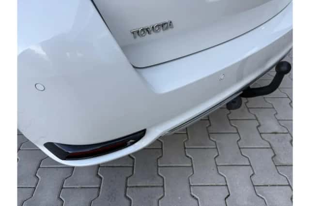 Toyota Auris (2017) thumbnail 5