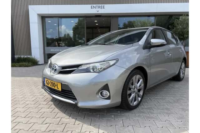 Toyota Auris (2013) thumbnail 1