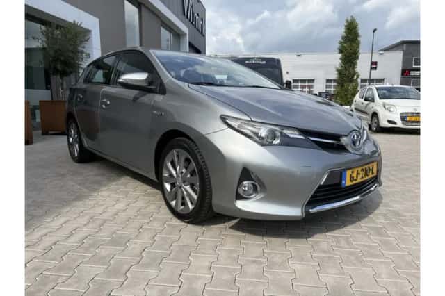 Toyota Auris (2013) thumbnail 2