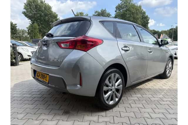 Toyota Auris (2013) thumbnail 3