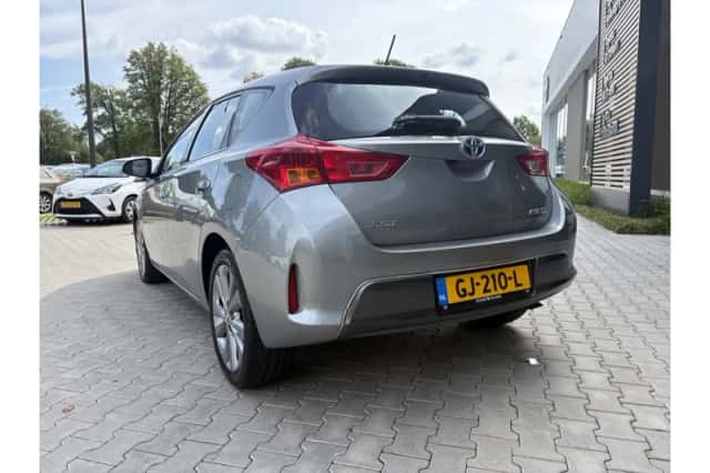 Toyota Auris (2013) thumbnail 4