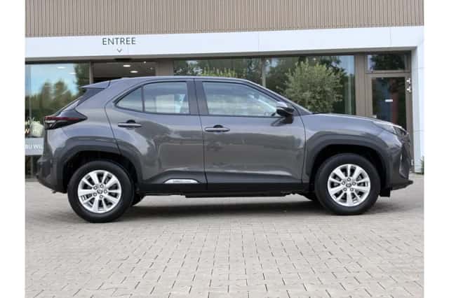 Toyota Yaris Cross (2022) thumbnail 4