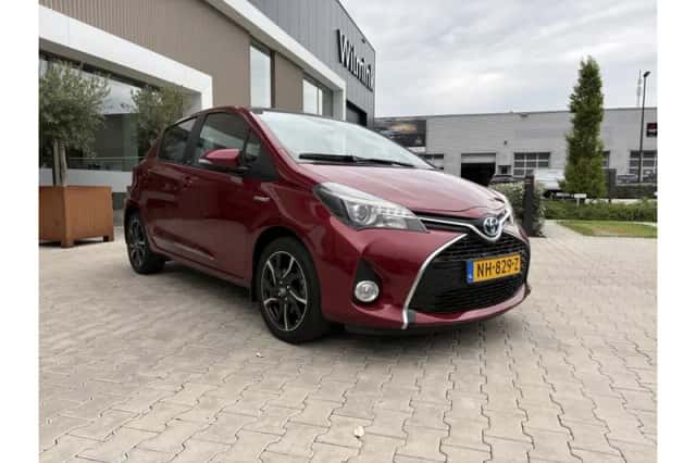 Toyota Yaris (2017) thumbnail 2
