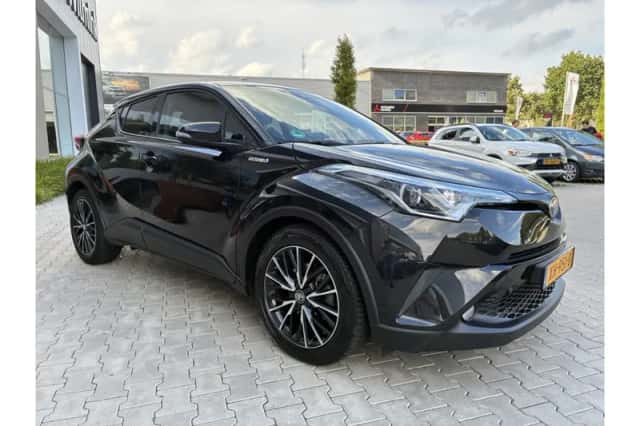 Toyota C-HR (2018) thumbnail 3