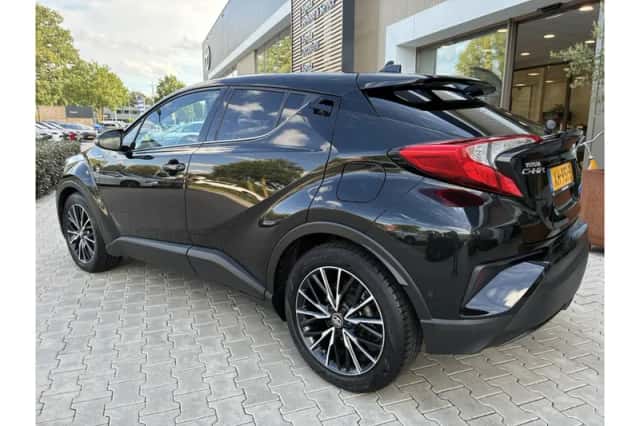 Toyota C-HR (2018) thumbnail 5