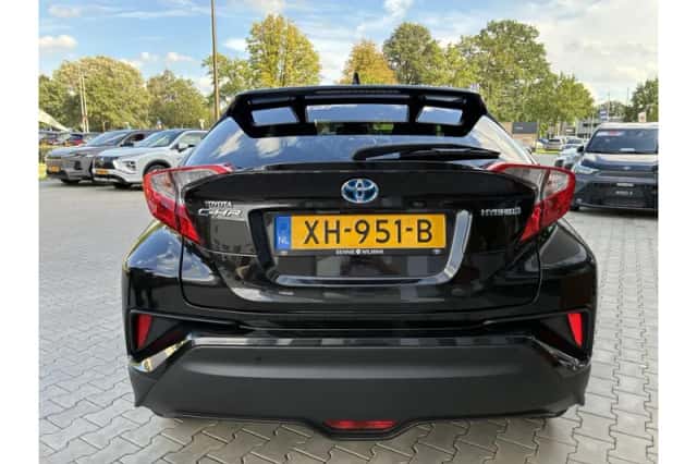 Toyota C-HR (2018) thumbnail 6