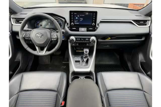 Toyota RAV4 (2020) thumbnail 2