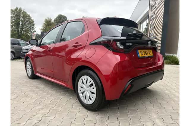Toyota Yaris (2022) thumbnail 4