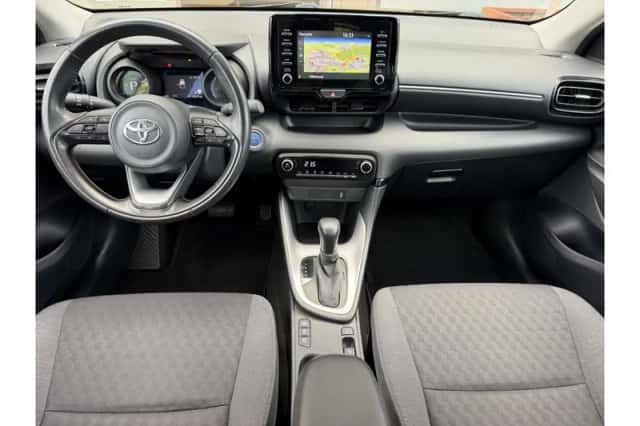 Toyota Yaris (2020) thumbnail 2
