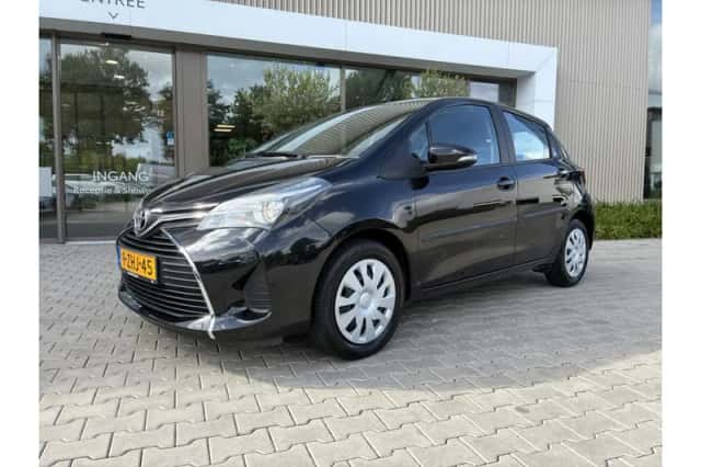 Toyota Yaris (2015) thumbnail 1