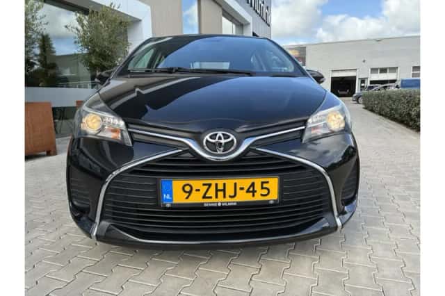 Toyota Yaris (2015) thumbnail 6