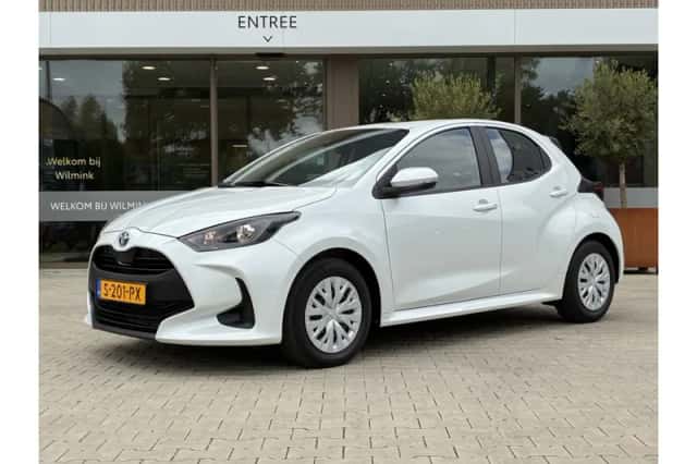Toyota Yaris (2023) thumbnail 1