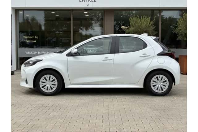Toyota Yaris (2023) thumbnail 2