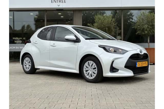 Toyota Yaris (2023) thumbnail 6