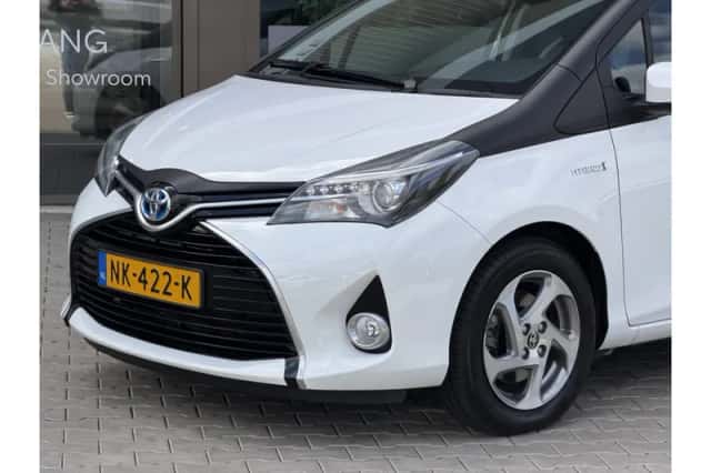 Toyota Yaris (2017) thumbnail 5