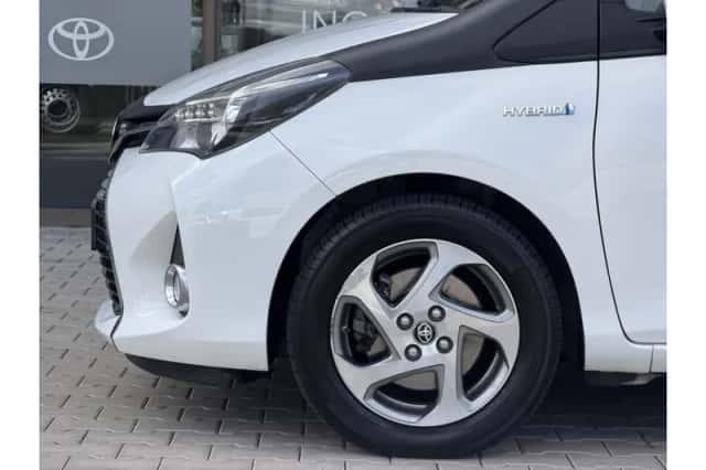 Toyota Yaris (2017) thumbnail 6