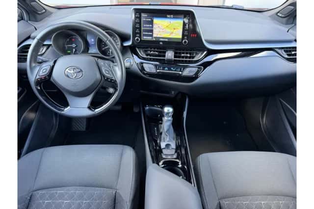 Toyota C-HR (2020) thumbnail 2