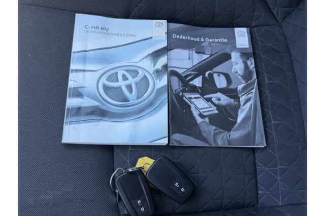 Toyota C-HR (2020) thumbnail 4