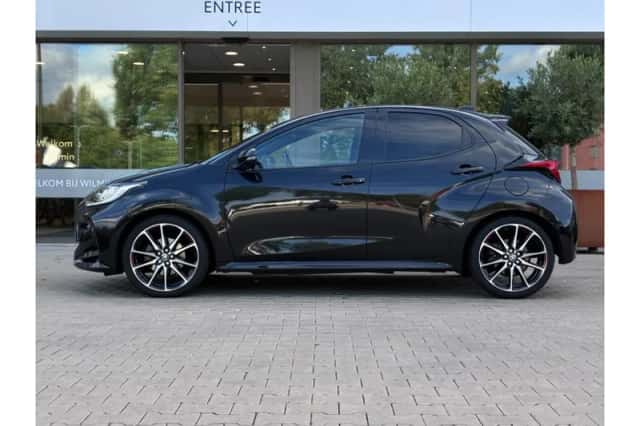 Toyota Yaris (2023) thumbnail 3