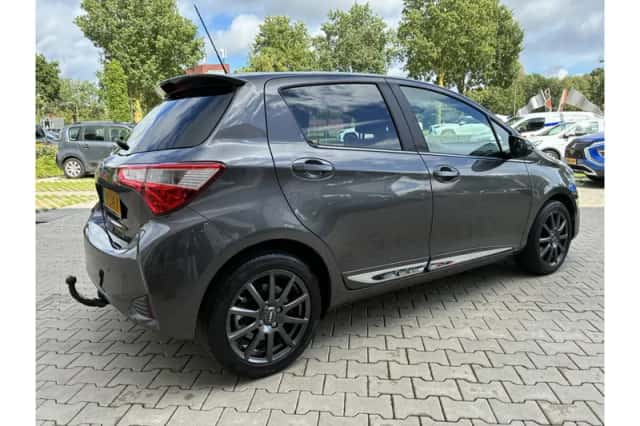 Toyota Yaris (2017) thumbnail 4