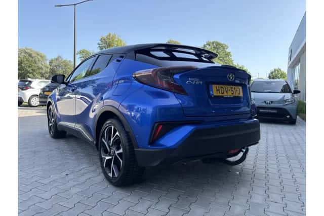 Toyota C-HR (2019) thumbnail 5