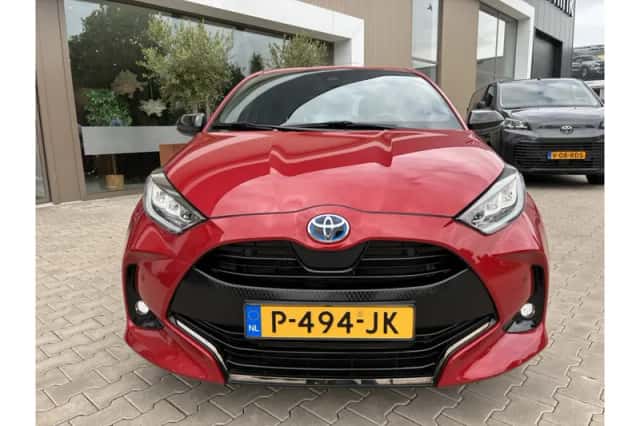 Toyota Yaris (2022) thumbnail 2