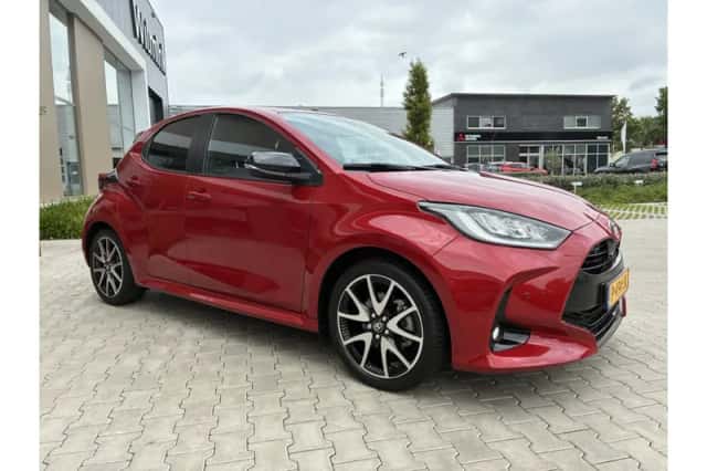 Toyota Yaris (2022) thumbnail 3