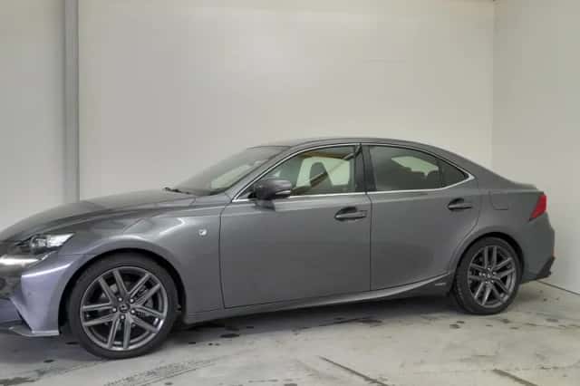 Lexus IS (2013) thumbnail 2