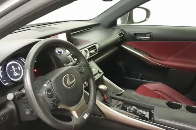 Lexus IS (2013) thumbnail 4