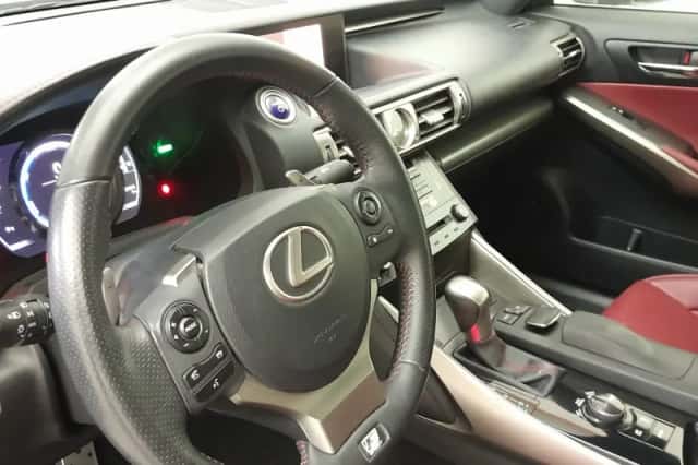 Lexus IS (2013) thumbnail 5