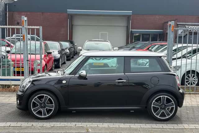 MINI One (2012) thumbnail 4