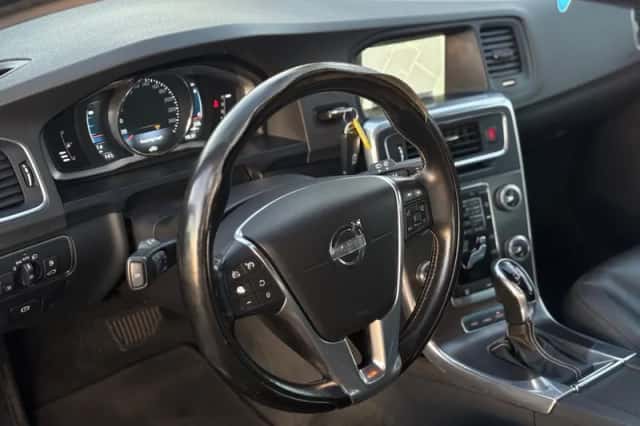 Volvo V60 (2015) thumbnail 5