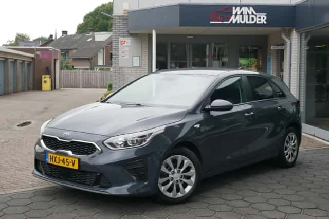 Kia Ceed (2020) thumbnail 1