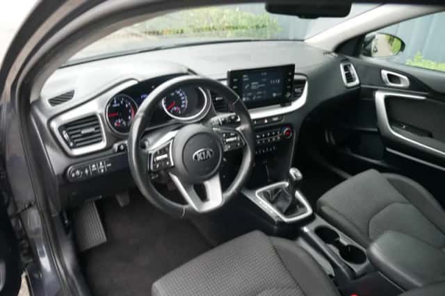 Kia Ceed (2020) thumbnail 5
