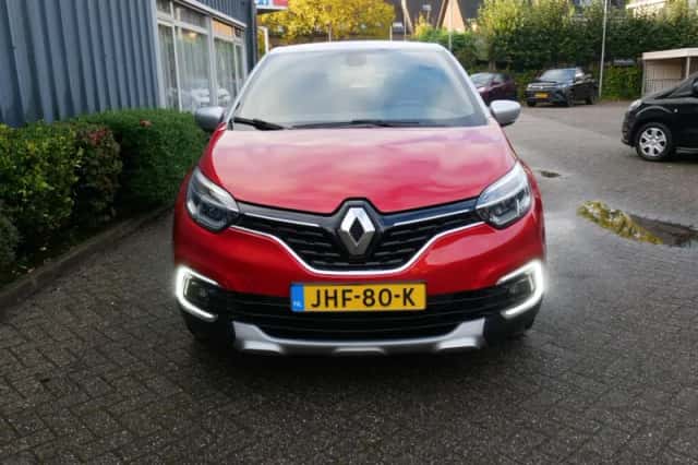 Renault Captur (2018) thumbnail 2